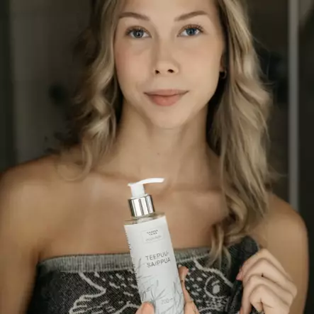 SAAREN TAIKA Nestemäinen Teepuusaippua Pumppupullossa 200 ml - Muut kylpyhuonetuotteet - 6430069211842 - 2